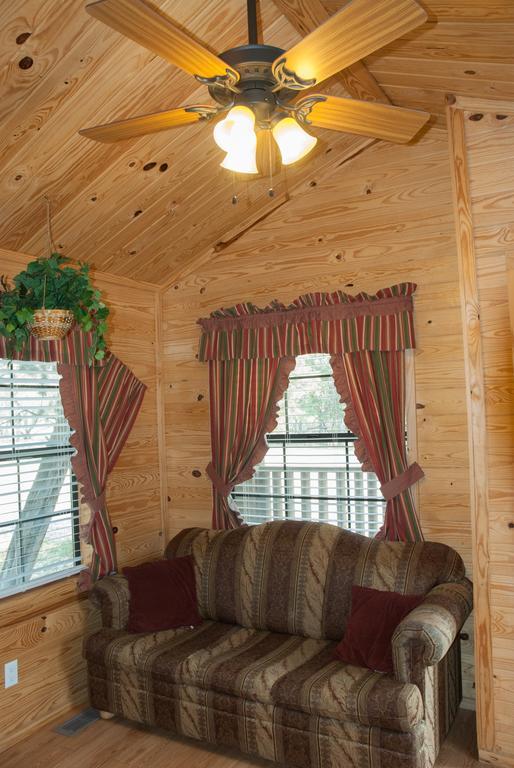 Medina Lake Camping Resort Cabin 3 Lakehills Экстерьер фото